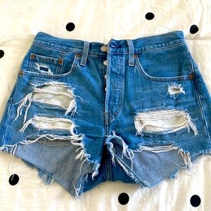 Levi’s 501 shorts-size 26